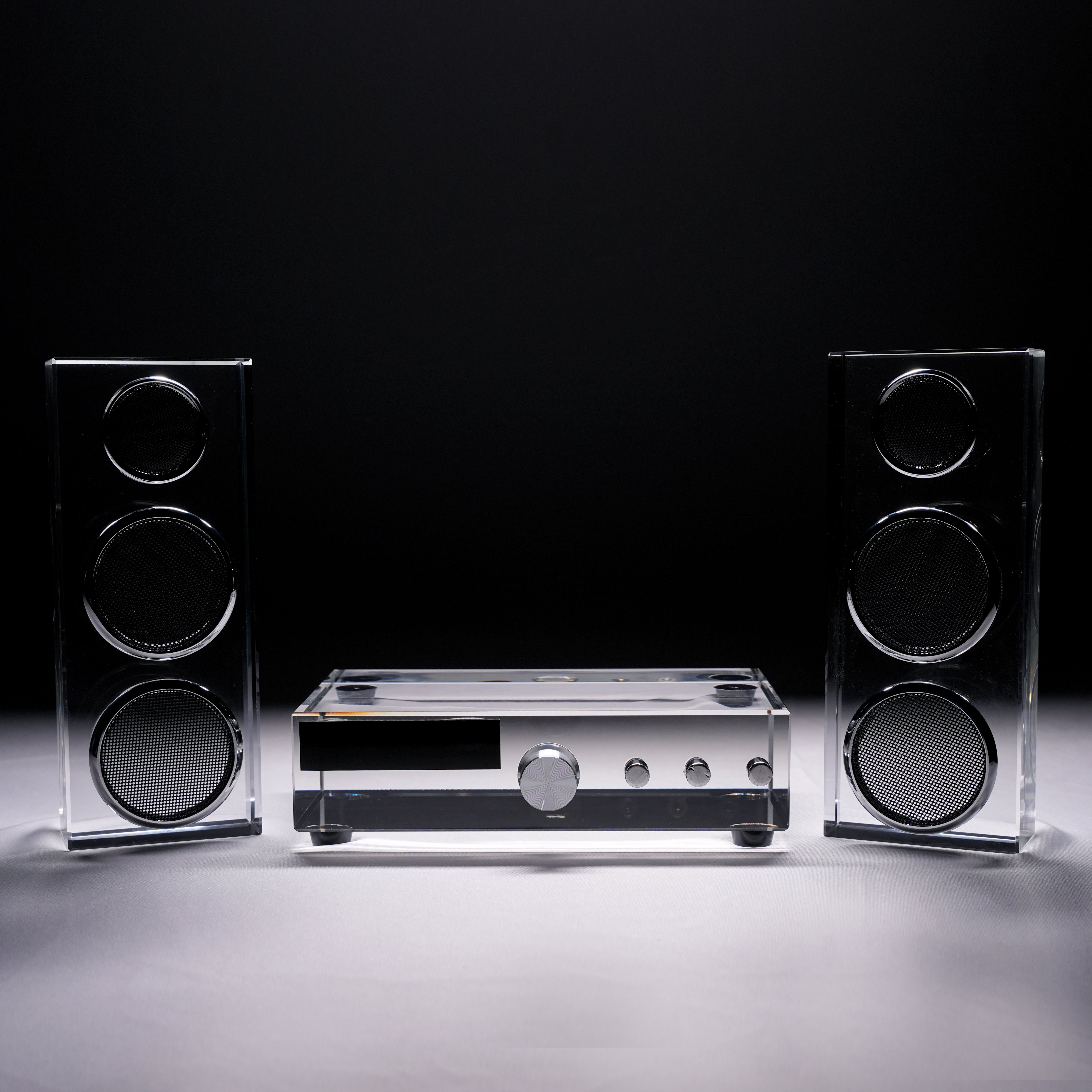 SONIC MONOLITH — Modern Transparent Audio System